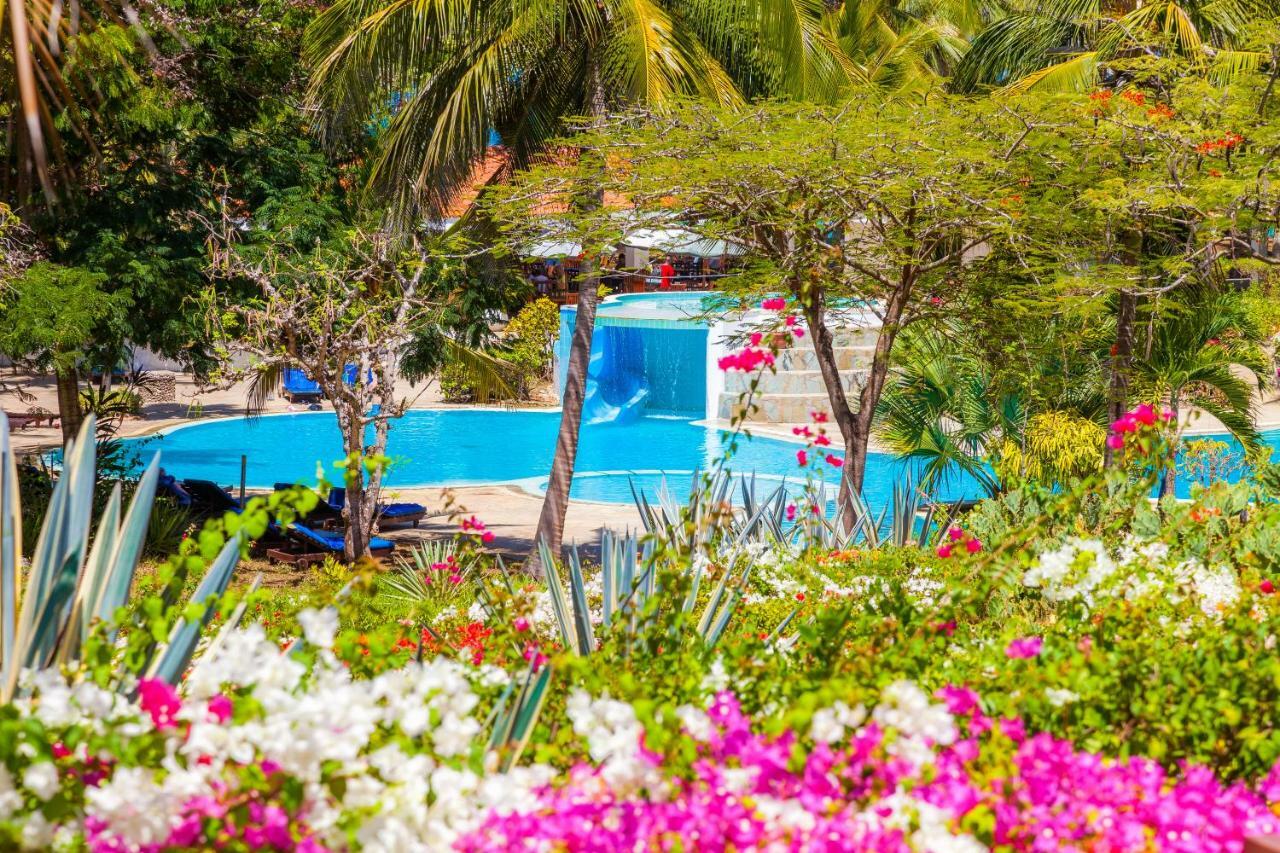 Diani Sea Resort เดียนีบีช ภายนอก รูปภาพ
